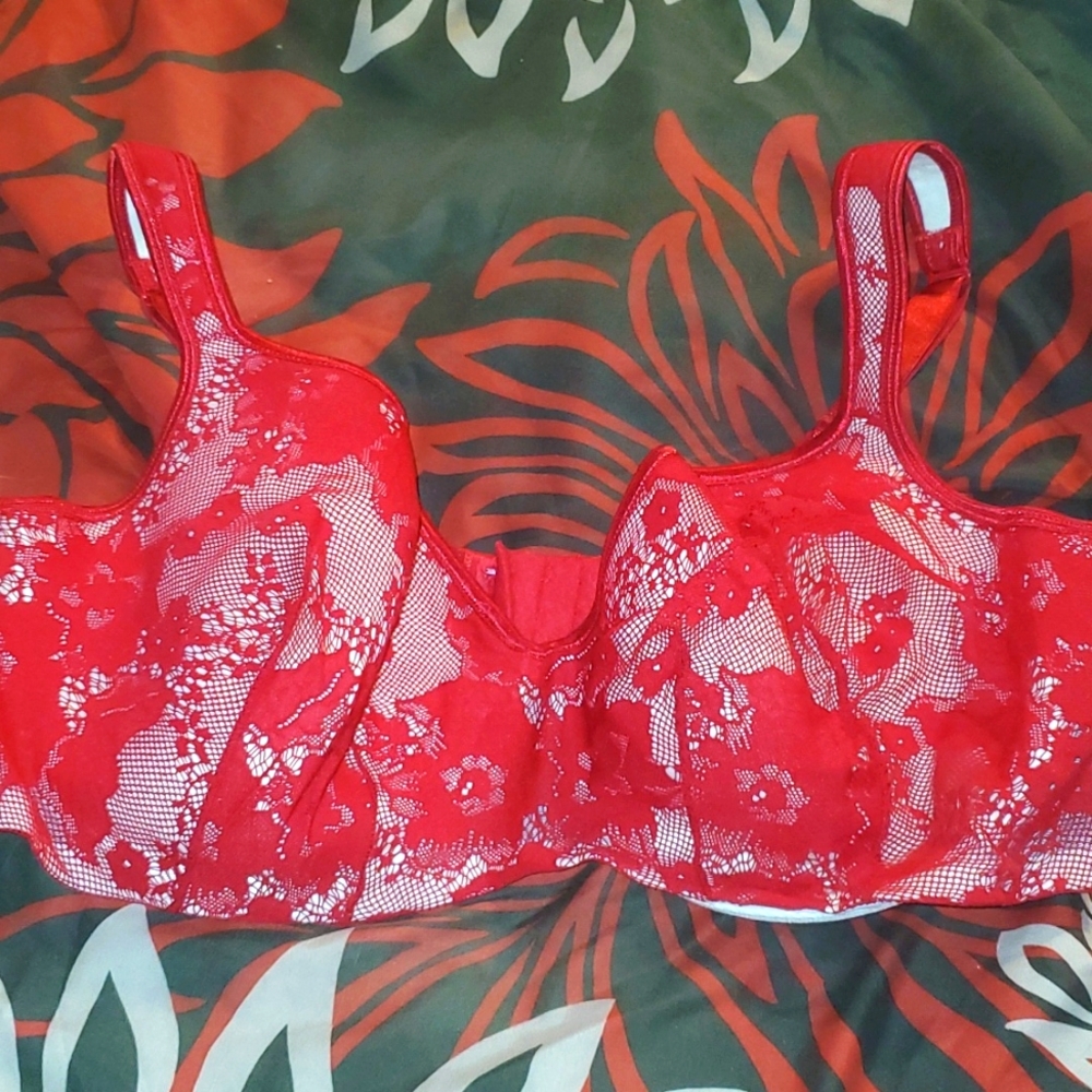 Cacique Red lace bra